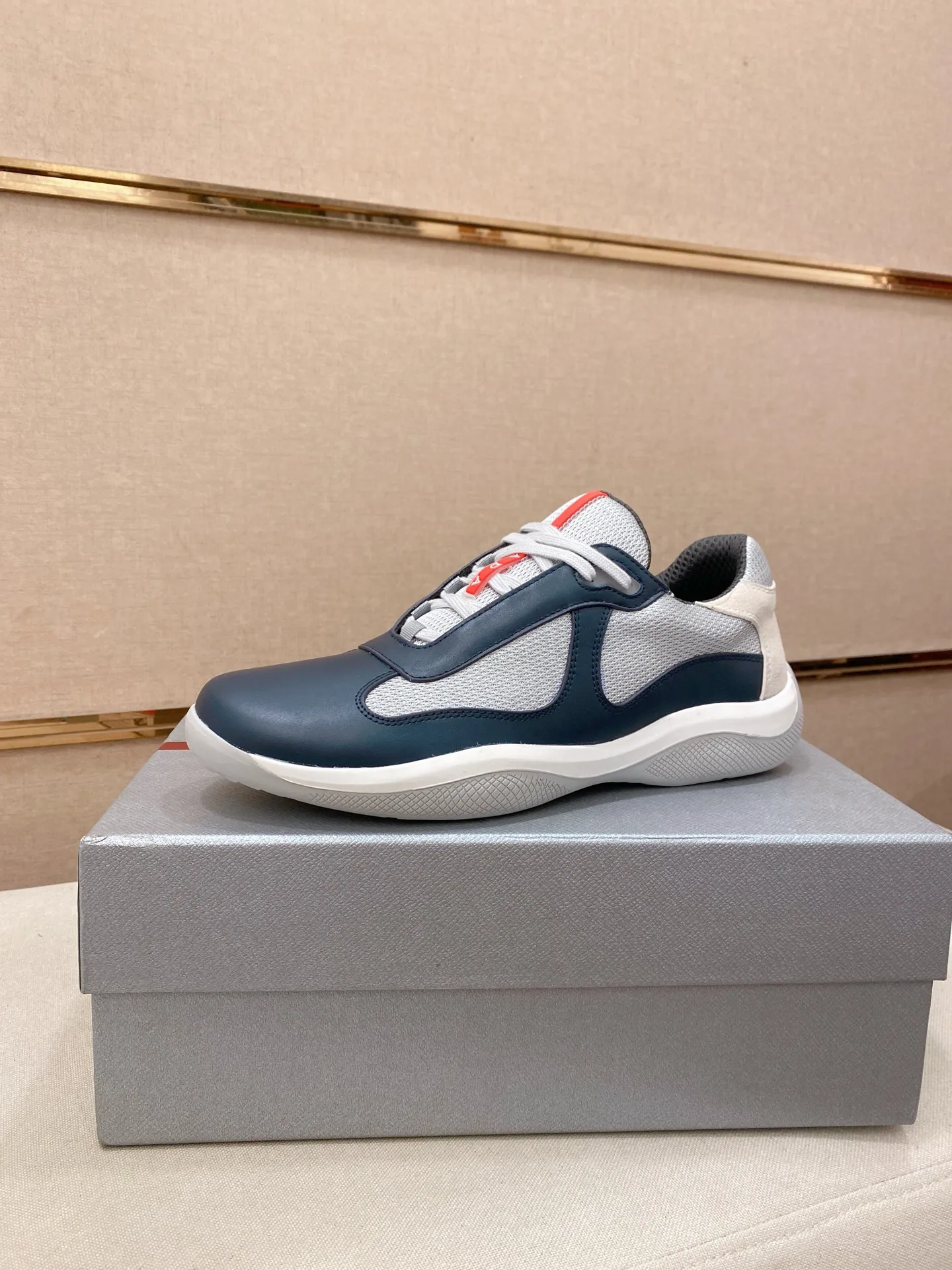 Men's shoes 💰 580💰 ✔️✔️✔️High version High-quality new PRADA (Prada) counters are launched simultaneously, new men's shoes, 😘fabrics are selected from first-layer cowhide fabrics. Lining: Imported cowhide leather lining. 👍🏿High-end☄️Open-molded non-slip rubber outsole, exquisite lines, simple and elegant, comfortable and high-end for leisure travel. Code number: 38 to 45
